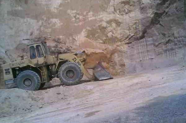 再見了我奮戰多年的挖機行業~~ www.www85165.cn